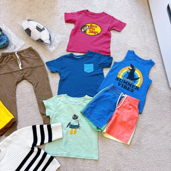 3-5 YEARS OLD BOY CLOTHING, CROCS, SOCCER TOY - Picture 11 of 13